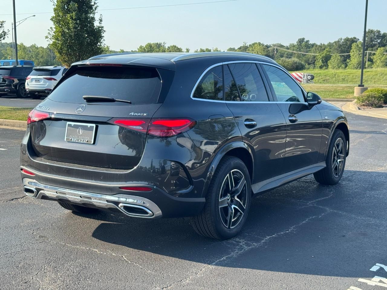 Mercedes-Benz GLC Vehicle Full-screen Gallery Image 5