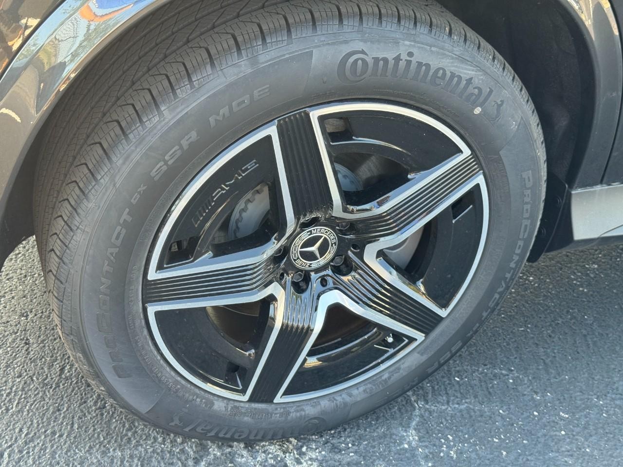 Mercedes-Benz GLC Vehicle Full-screen Gallery Image 6