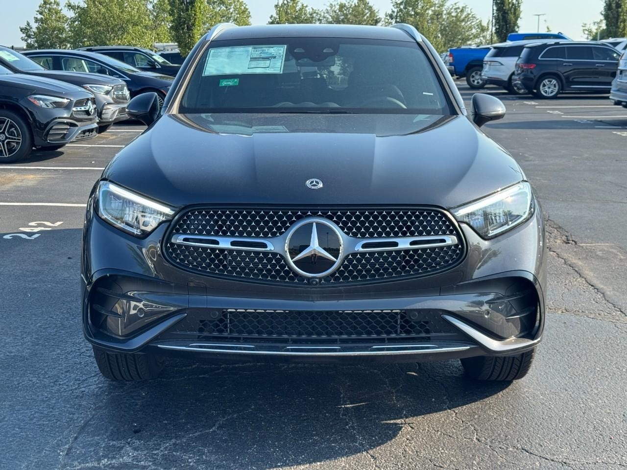 Mercedes-Benz GLC Vehicle Full-screen Gallery Image 8