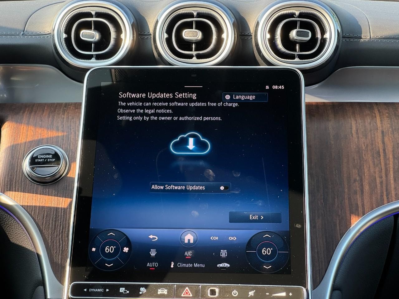 Mercedes-Benz GLC Vehicle Full-screen Gallery Image 15