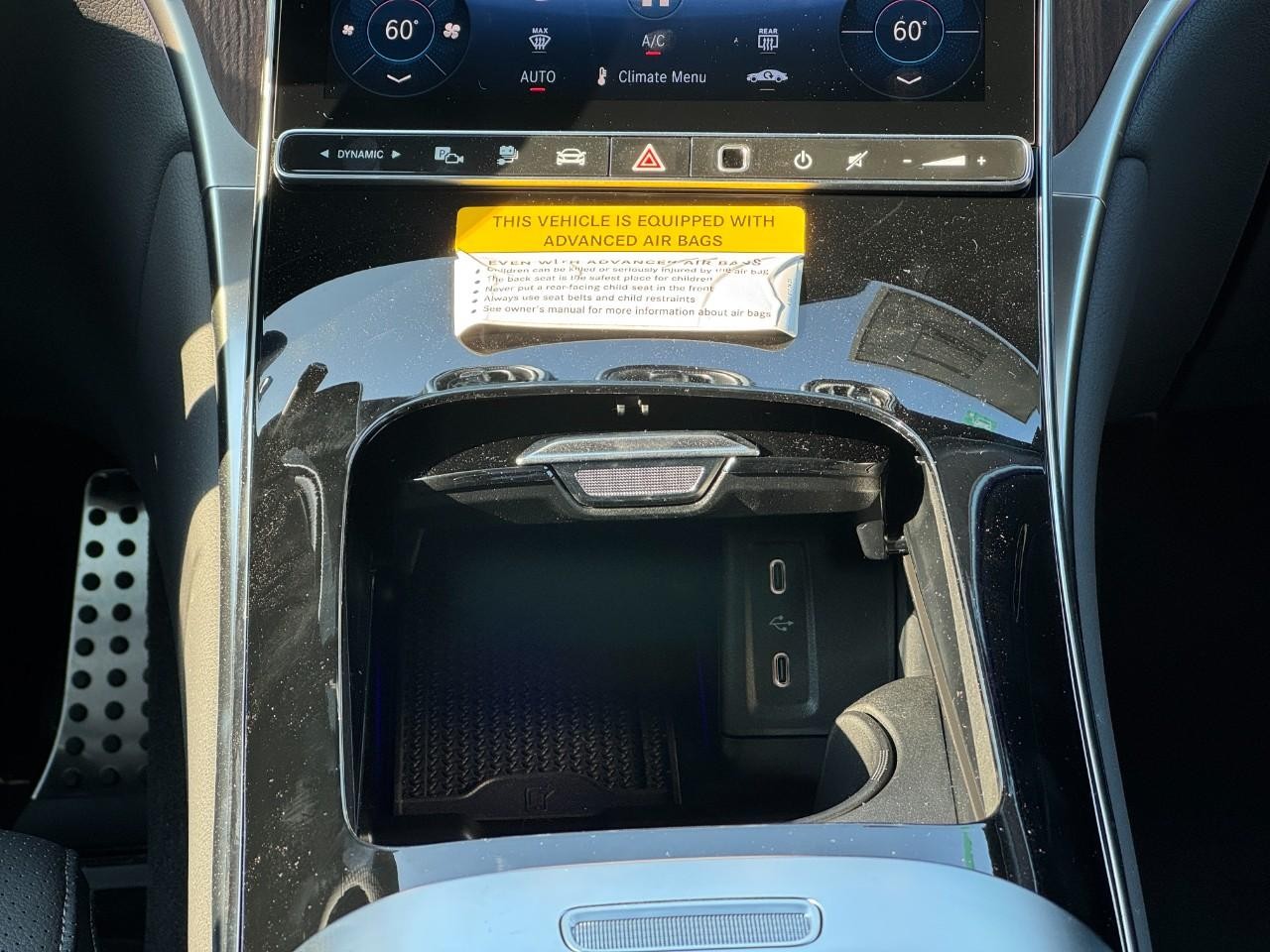 Mercedes-Benz GLC Vehicle Full-screen Gallery Image 16