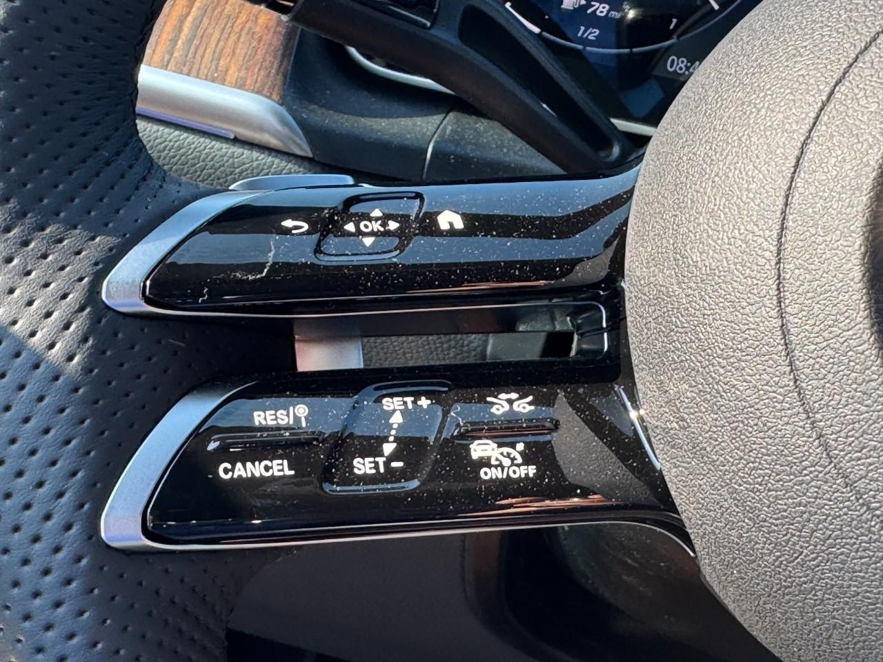 Mercedes-Benz GLC Vehicle Full-screen Gallery Image 19