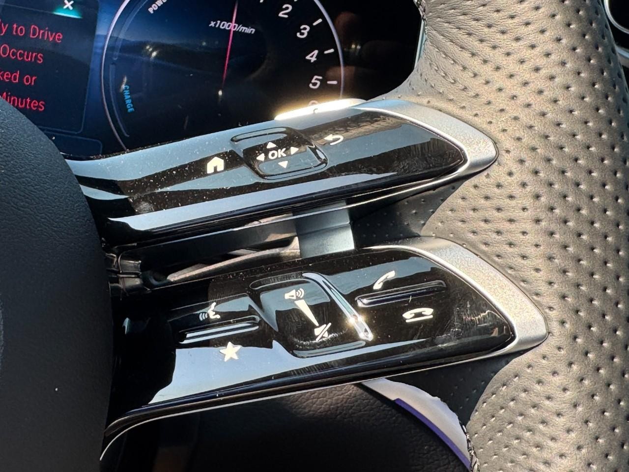 Mercedes-Benz GLC Vehicle Full-screen Gallery Image 20