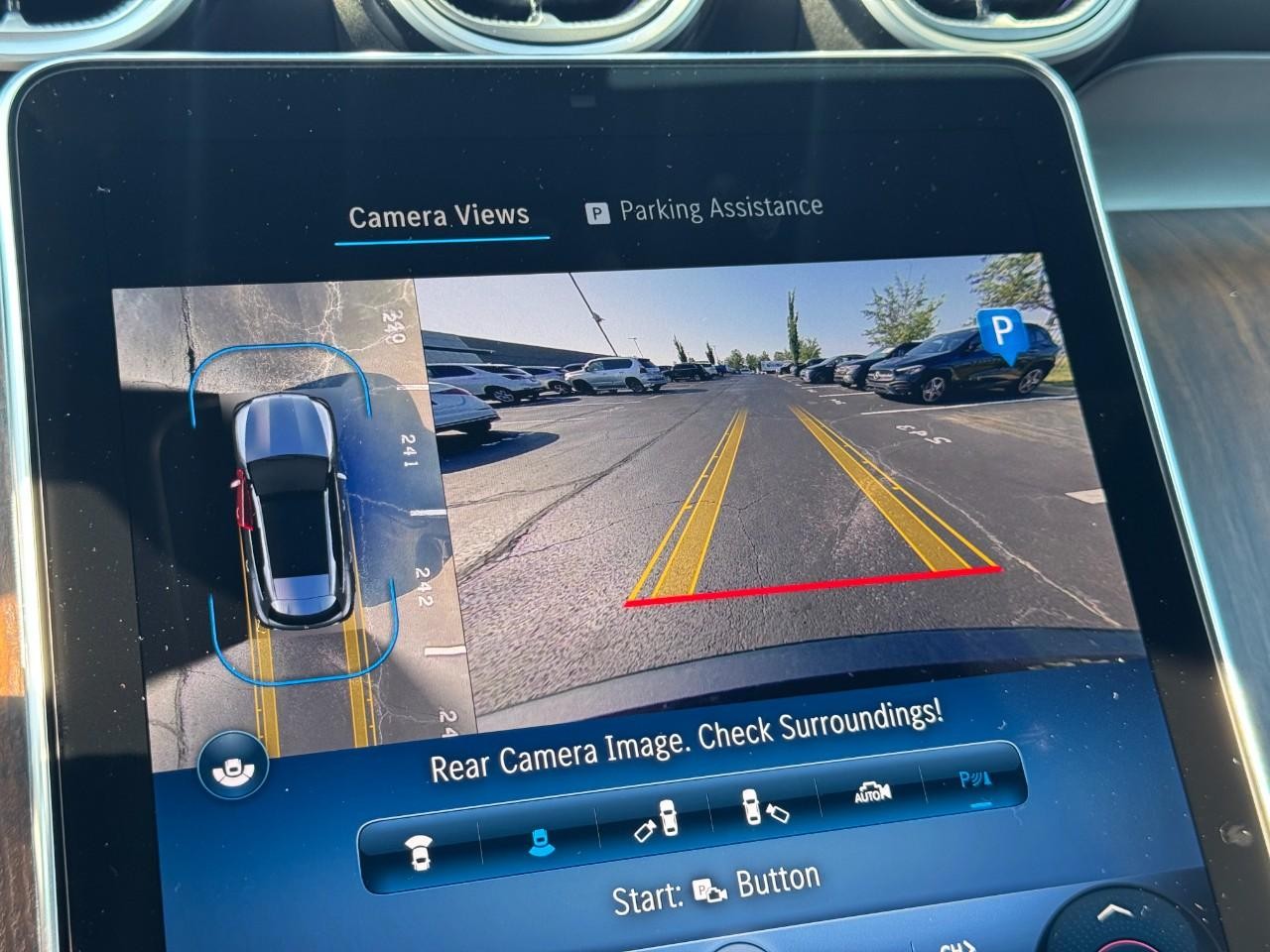 Mercedes-Benz GLC Vehicle Full-screen Gallery Image 22