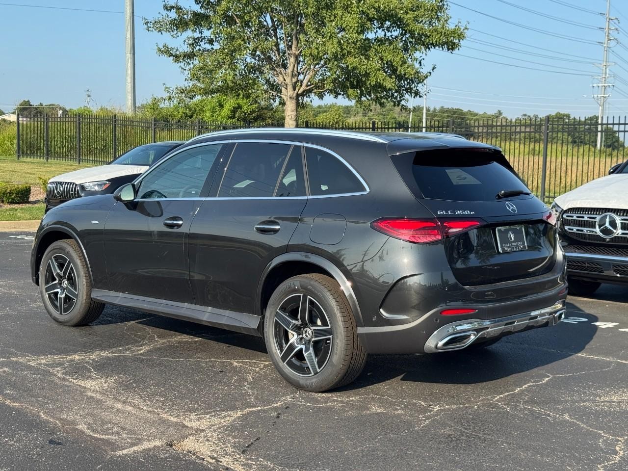 Mercedes-Benz GLC Vehicle Full-screen Gallery Image 31