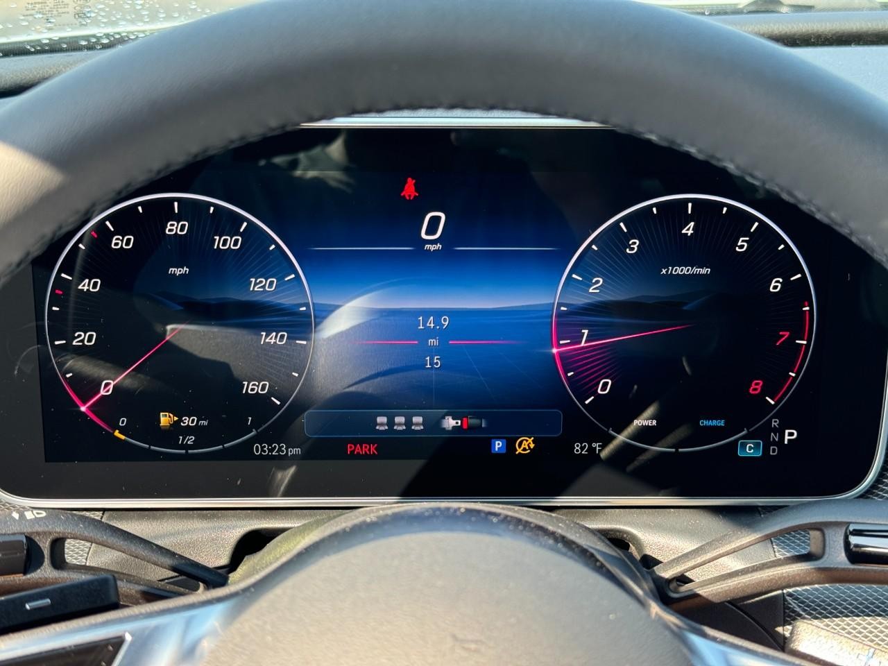 Mercedes-Benz C-Class Vehicle Full-screen Gallery Image 33