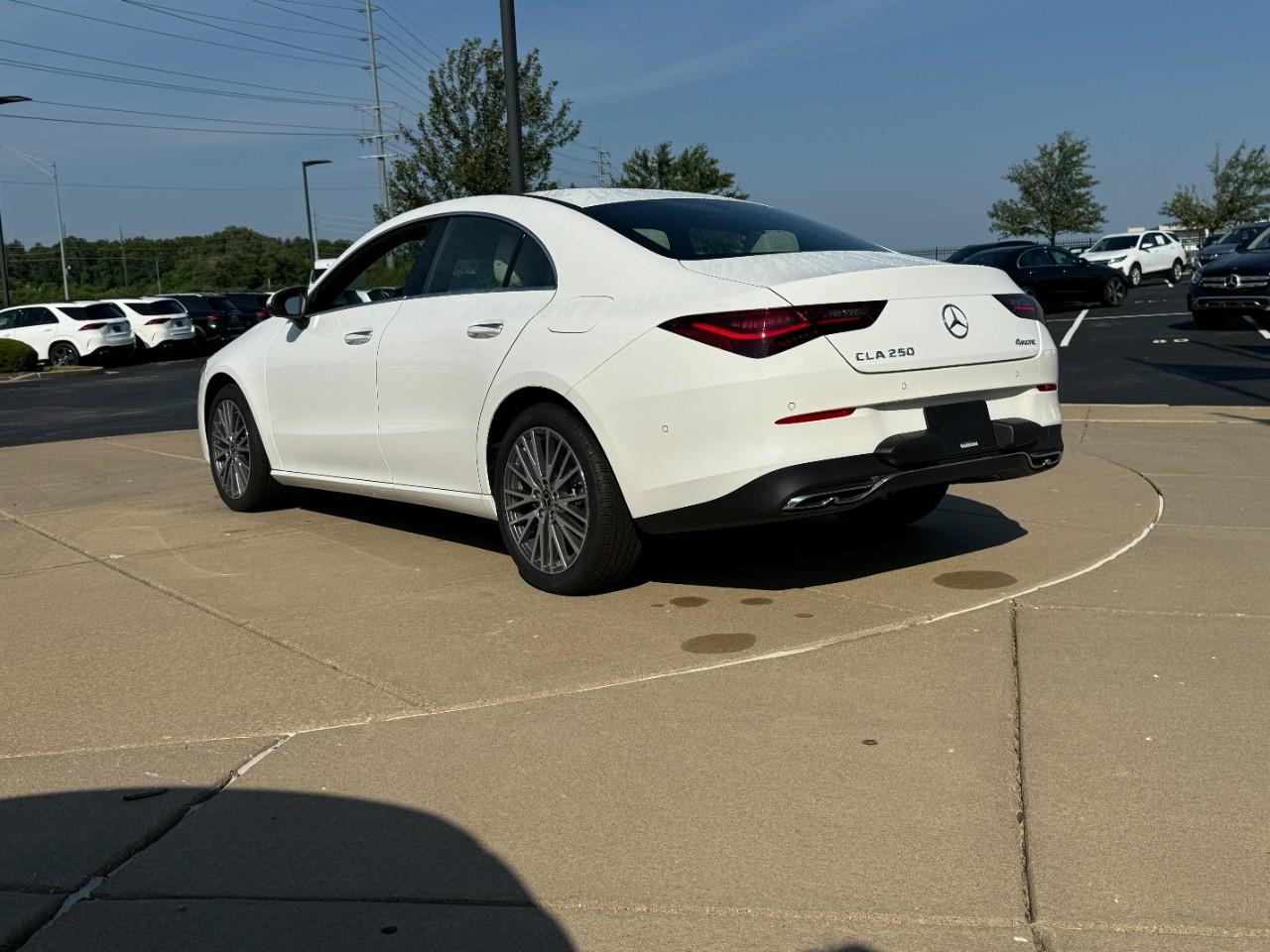 Mercedes-Benz CLA Vehicle Full-screen Gallery Image 3