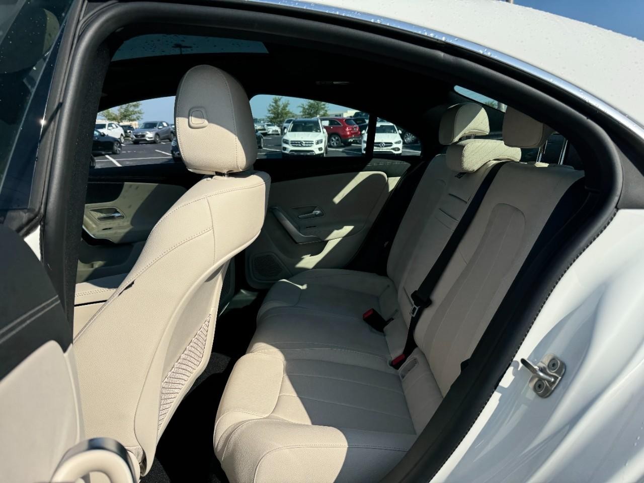 Mercedes-Benz CLA Vehicle Full-screen Gallery Image 8