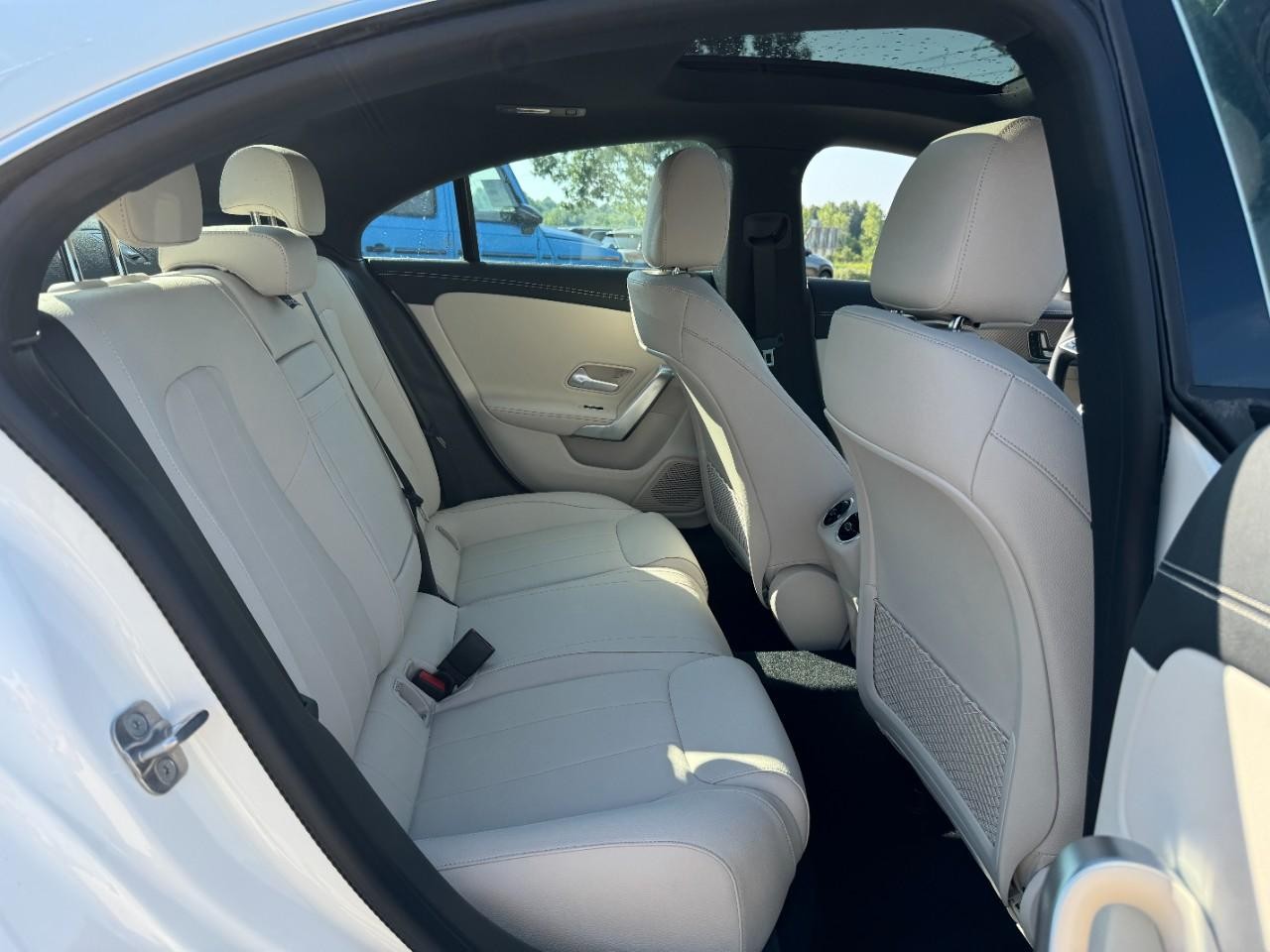 Mercedes-Benz CLA Vehicle Full-screen Gallery Image 10