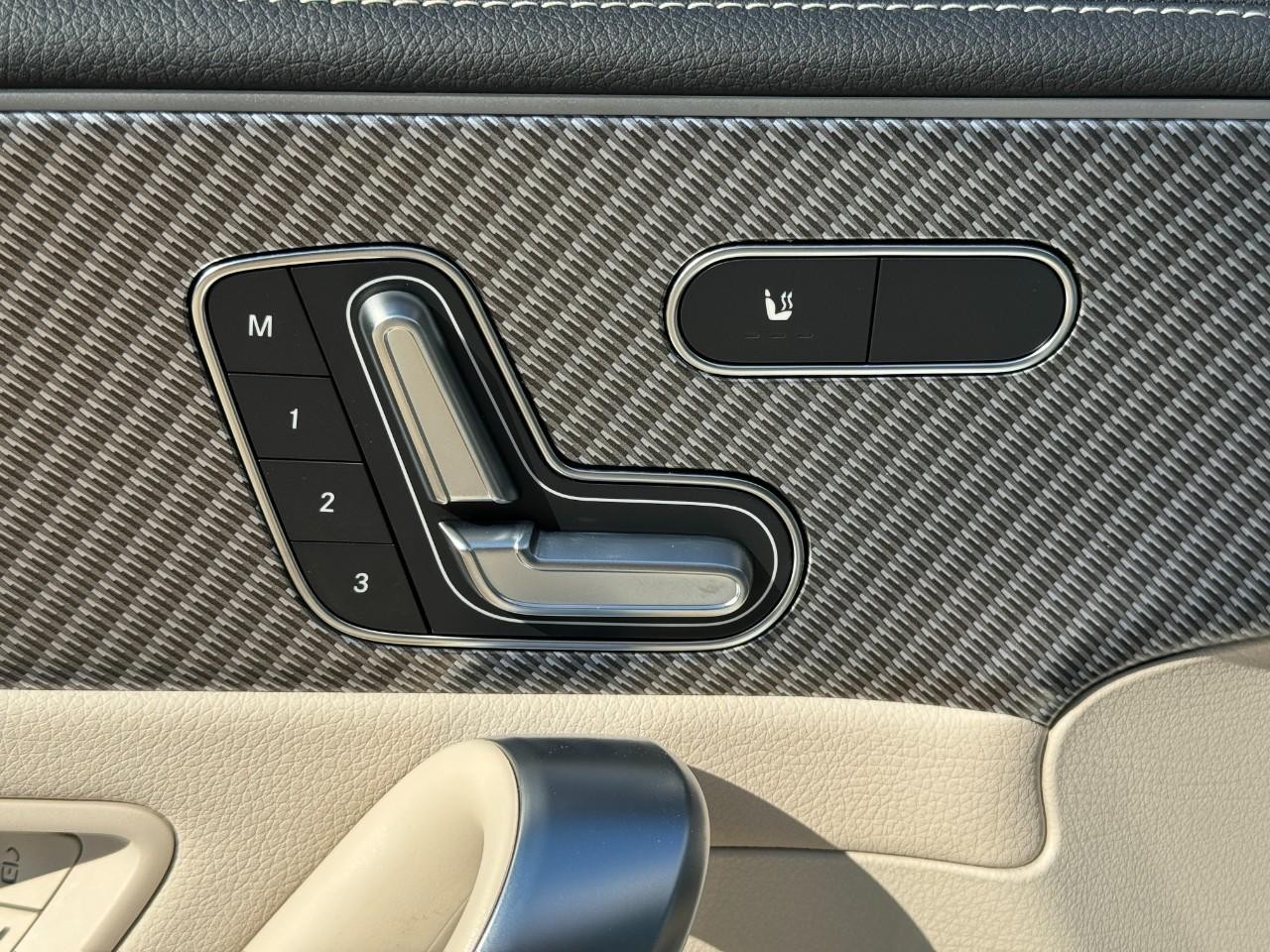 Mercedes-Benz CLA Vehicle Full-screen Gallery Image 24