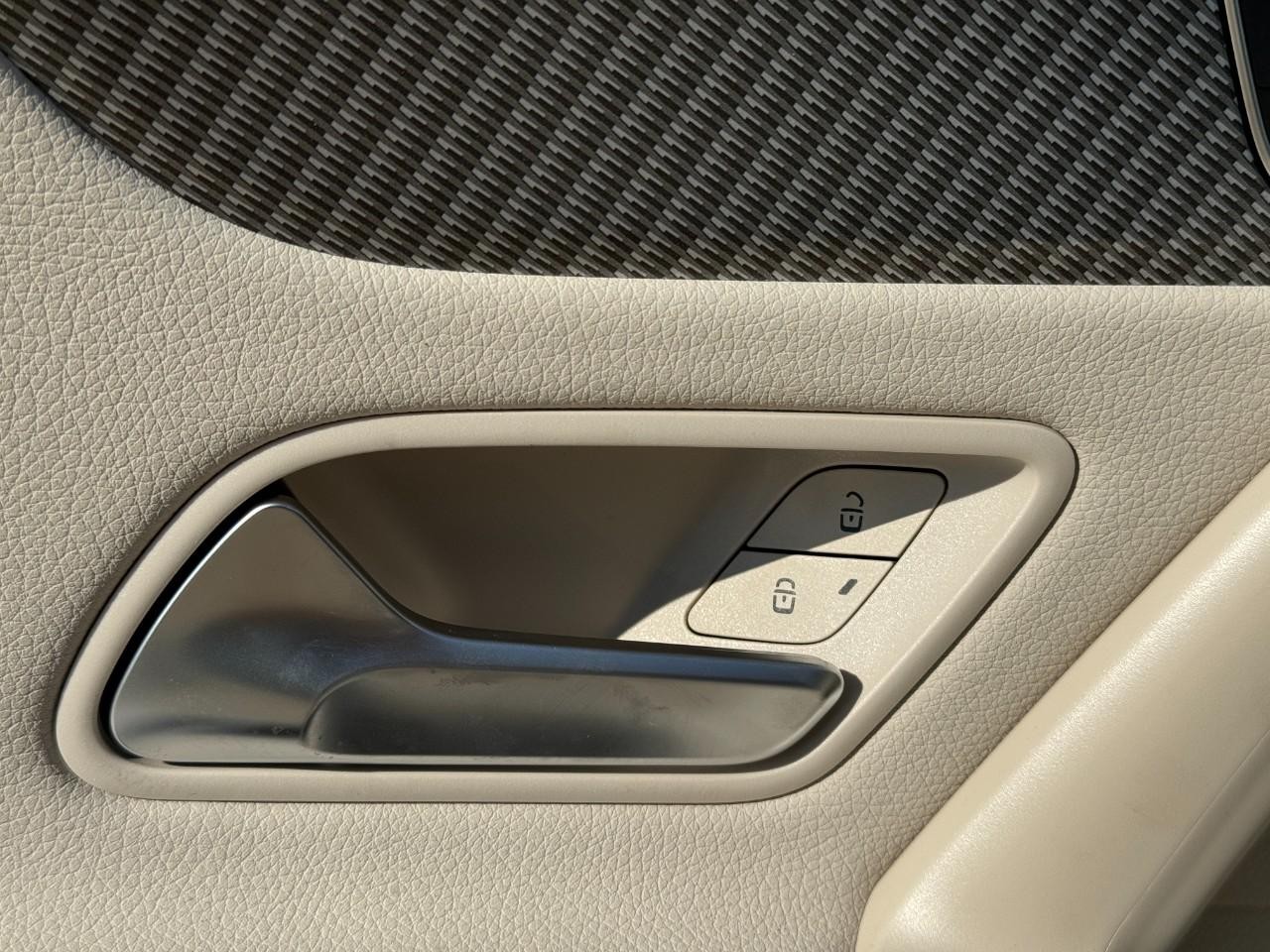 Mercedes-Benz CLA Vehicle Full-screen Gallery Image 25