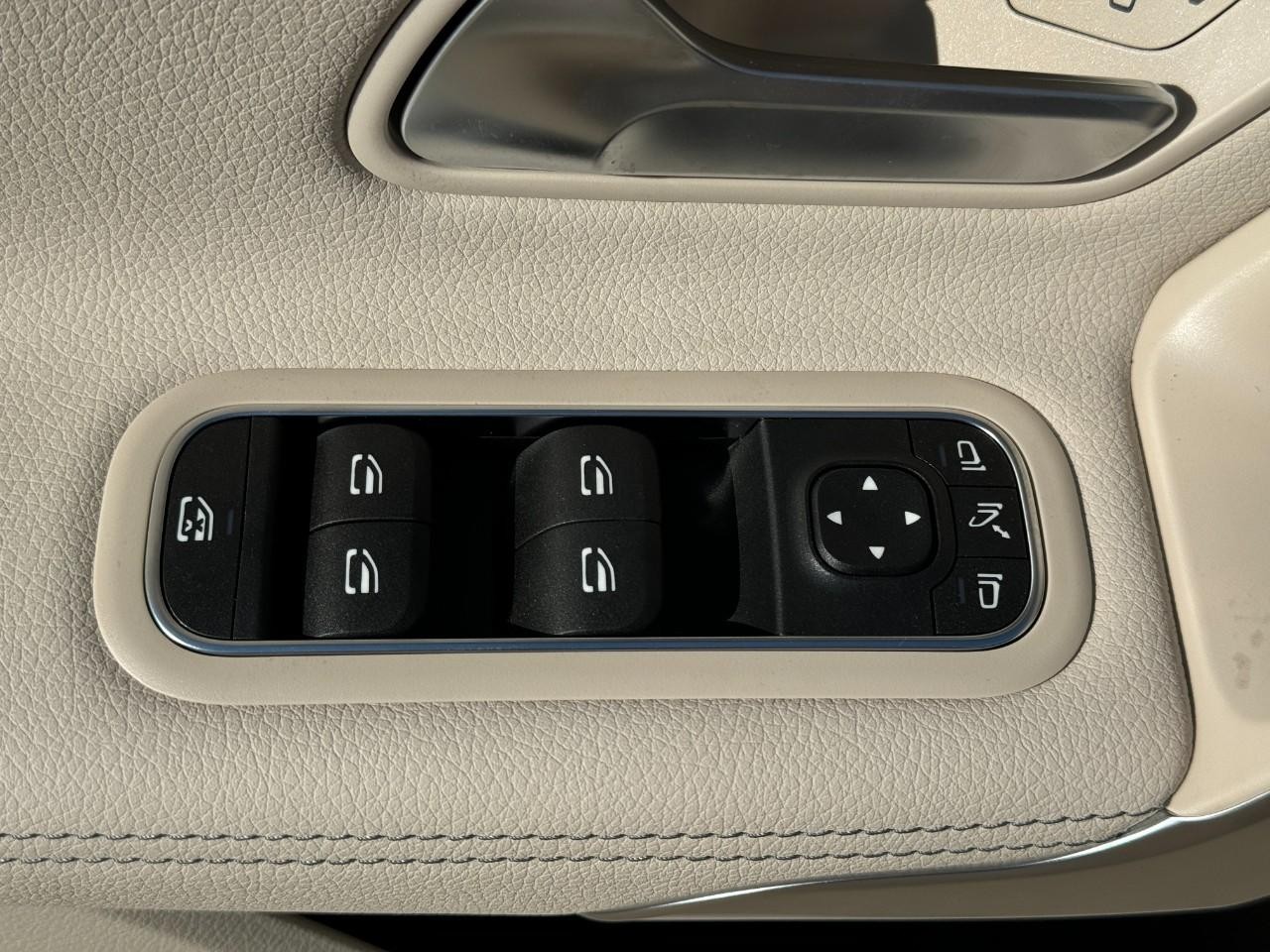 Mercedes-Benz CLA Vehicle Full-screen Gallery Image 26