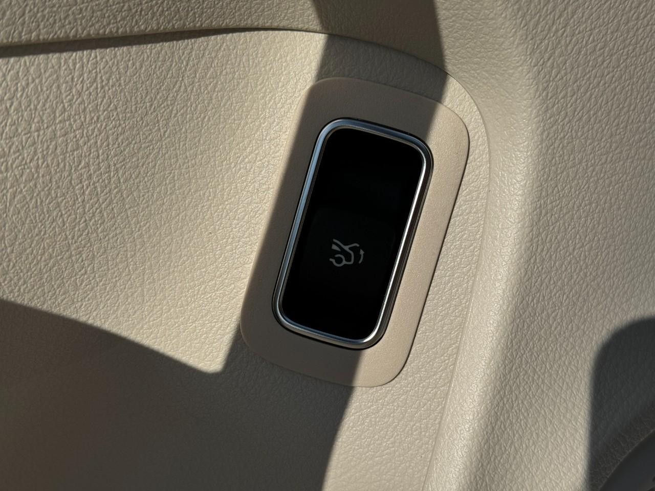 Mercedes-Benz CLA Vehicle Full-screen Gallery Image 27