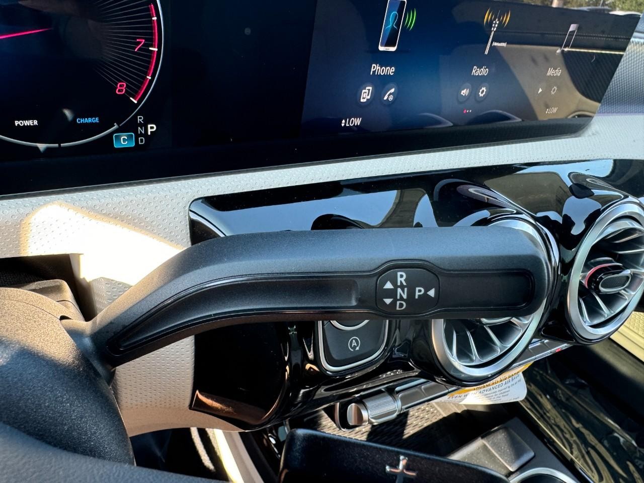 Mercedes-Benz CLA Vehicle Full-screen Gallery Image 35