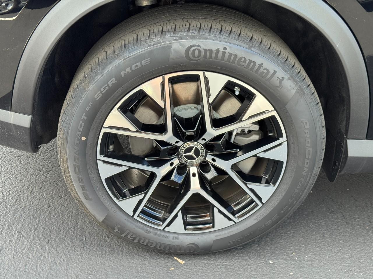 Mercedes-Benz GLC Vehicle Full-screen Gallery Image 6