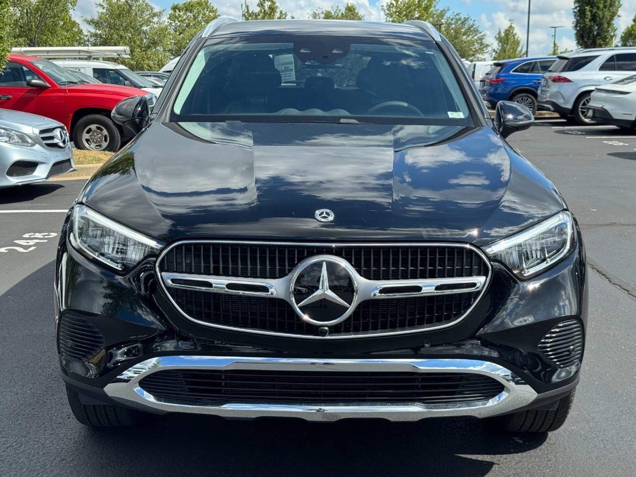 Mercedes-Benz GLC Vehicle Full-screen Gallery Image 8