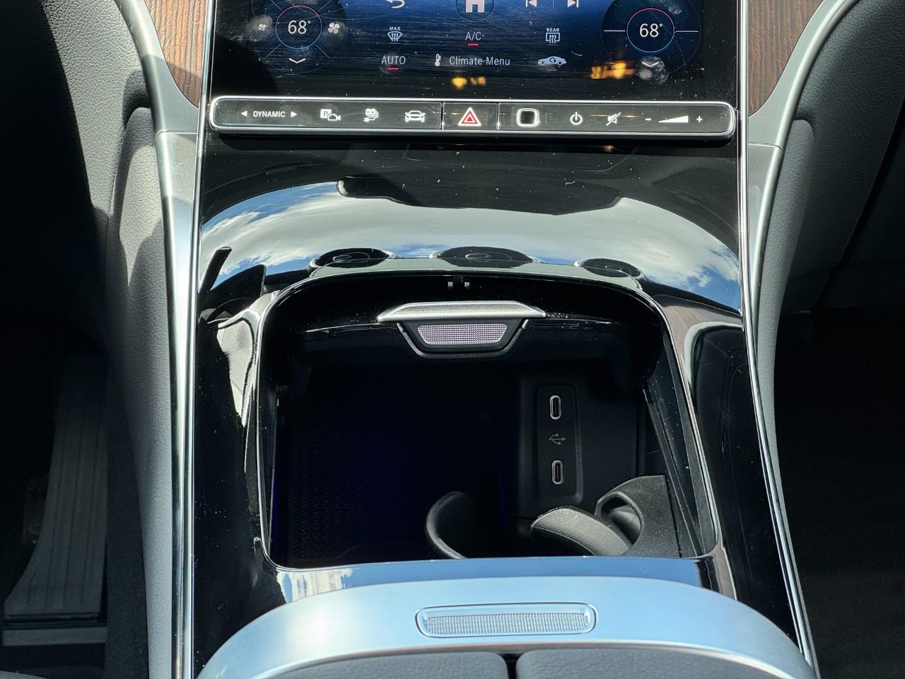 Mercedes-Benz GLC Vehicle Full-screen Gallery Image 16