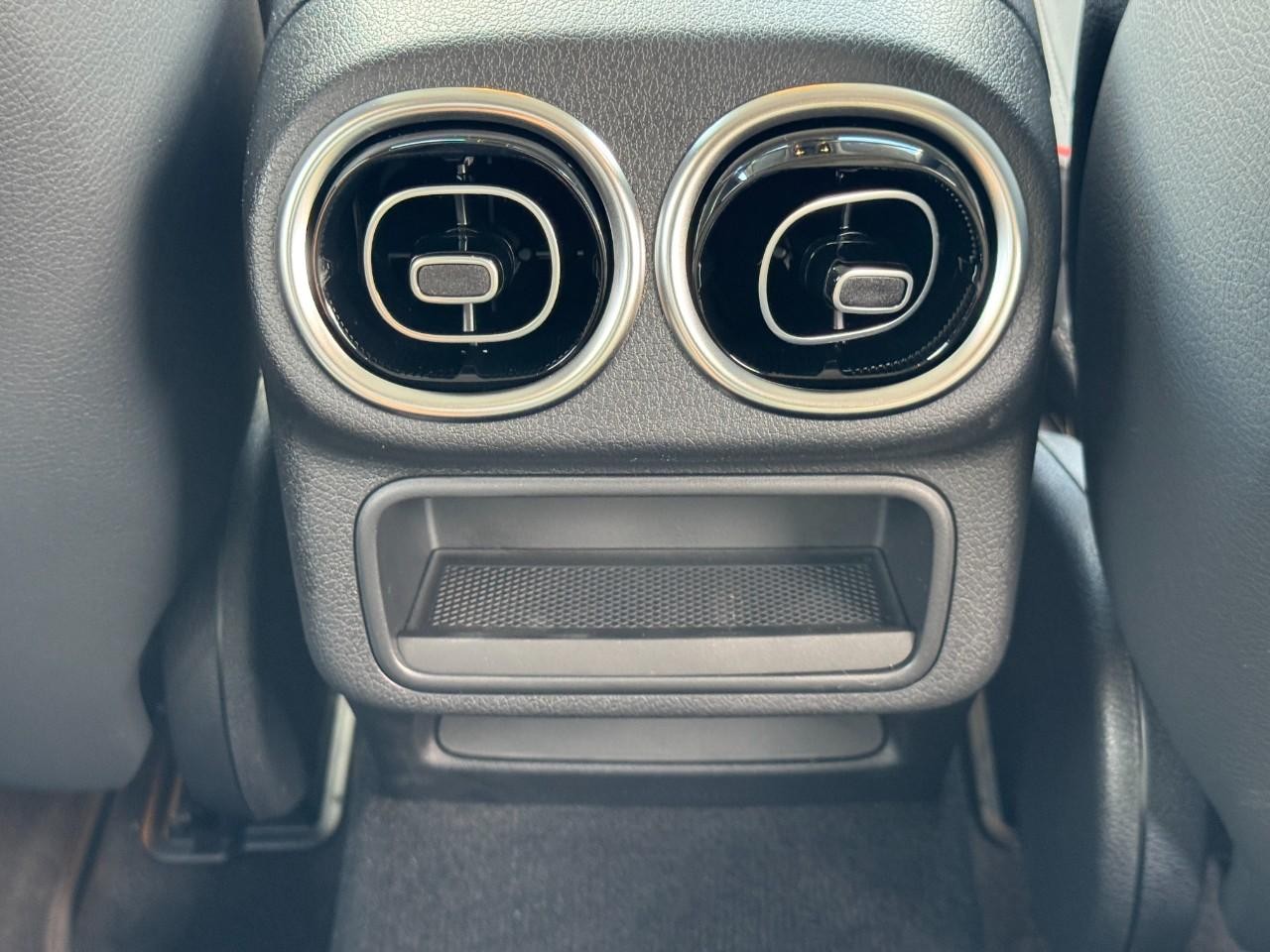 Mercedes-Benz GLC Vehicle Full-screen Gallery Image 17