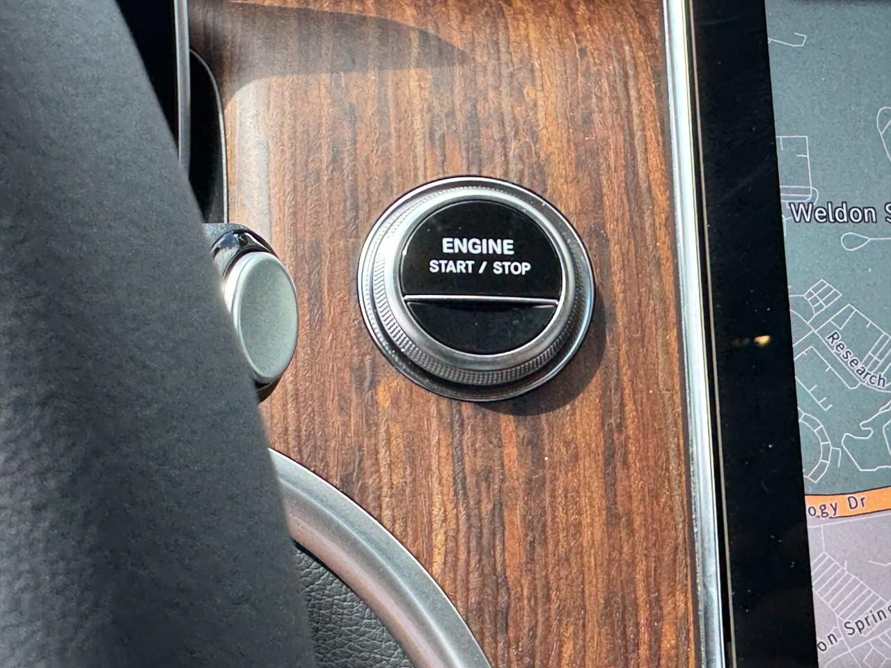 Mercedes-Benz GLC Vehicle Full-screen Gallery Image 26