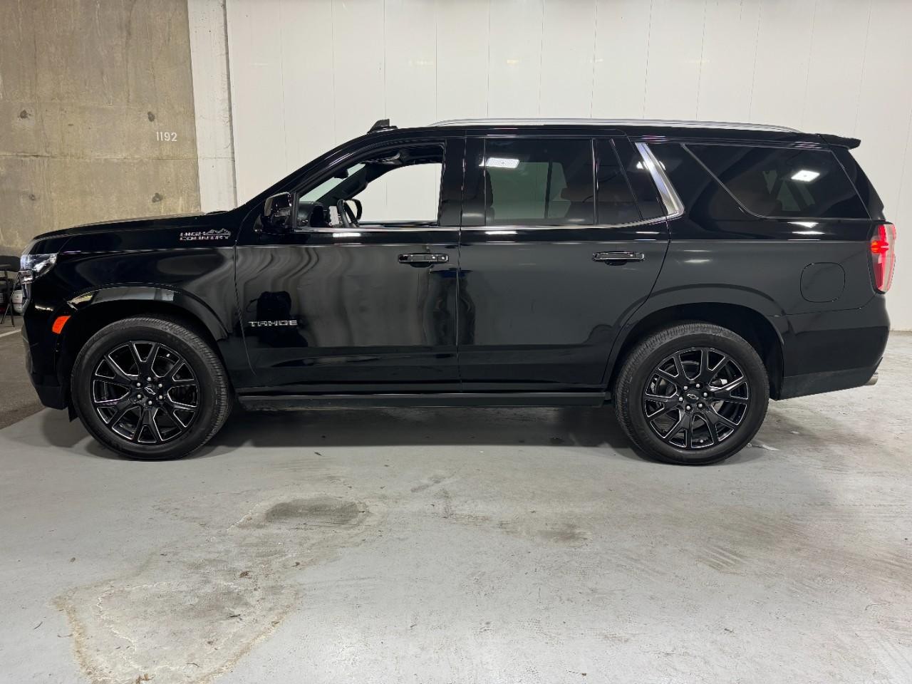 Chevrolet Tahoe Vehicle Full-screen Gallery Image 2