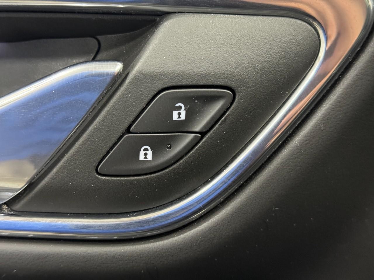 Chevrolet Tahoe Vehicle Full-screen Gallery Image 26