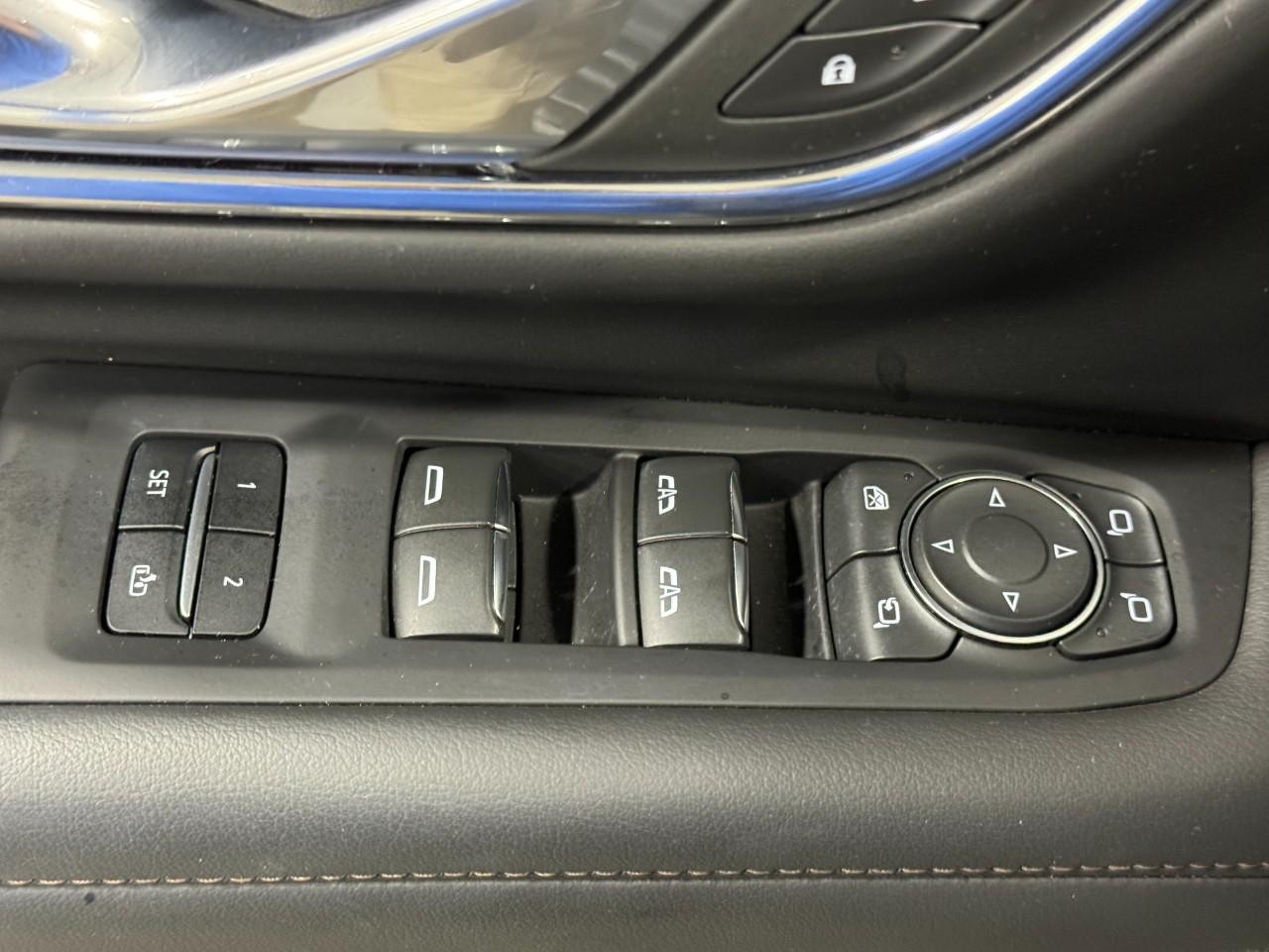 Chevrolet Tahoe Vehicle Full-screen Gallery Image 27