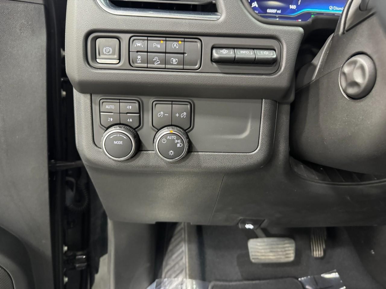 Chevrolet Tahoe Vehicle Full-screen Gallery Image 32