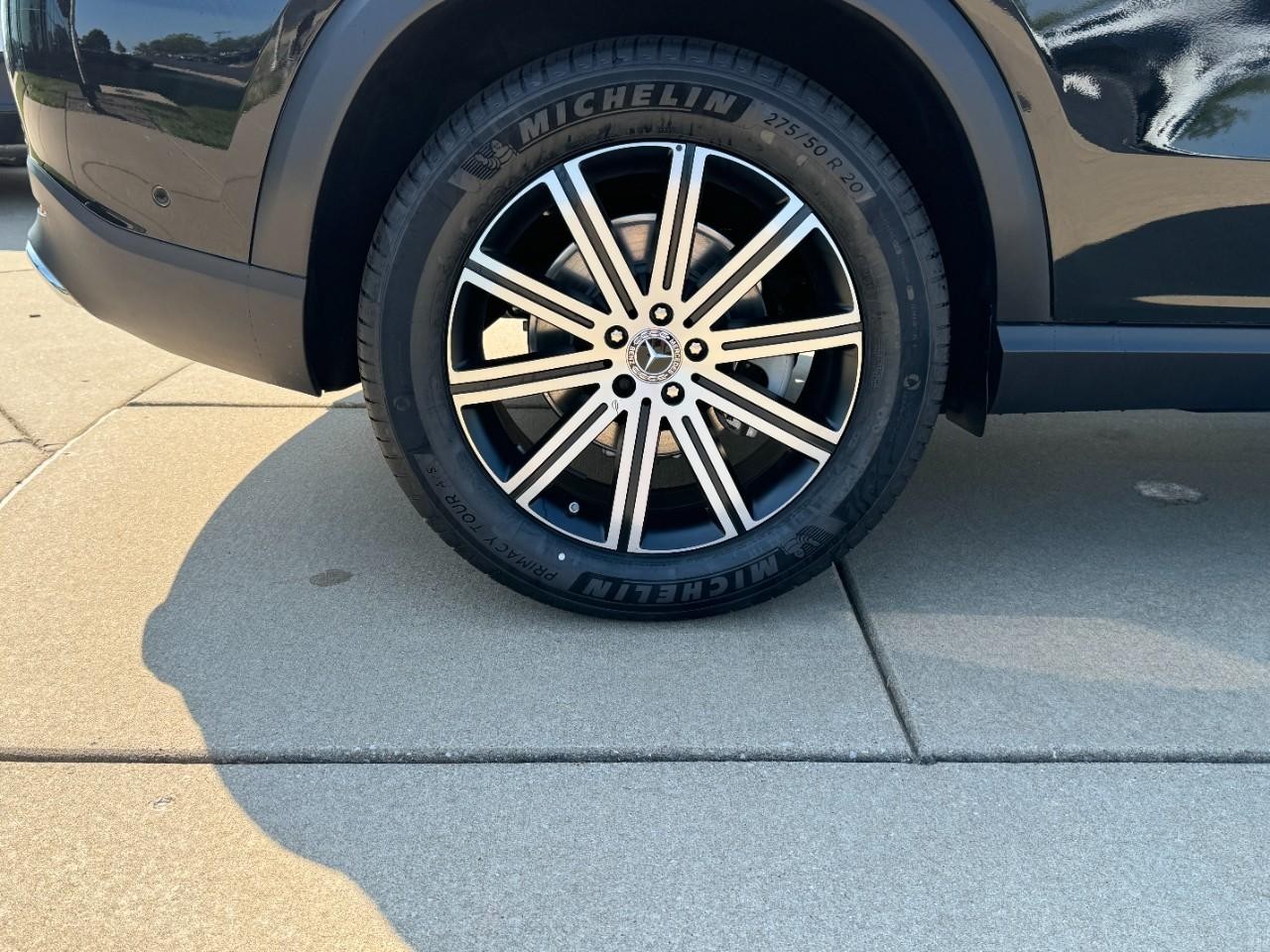 Mercedes-Benz GLE Vehicle Full-screen Gallery Image 5