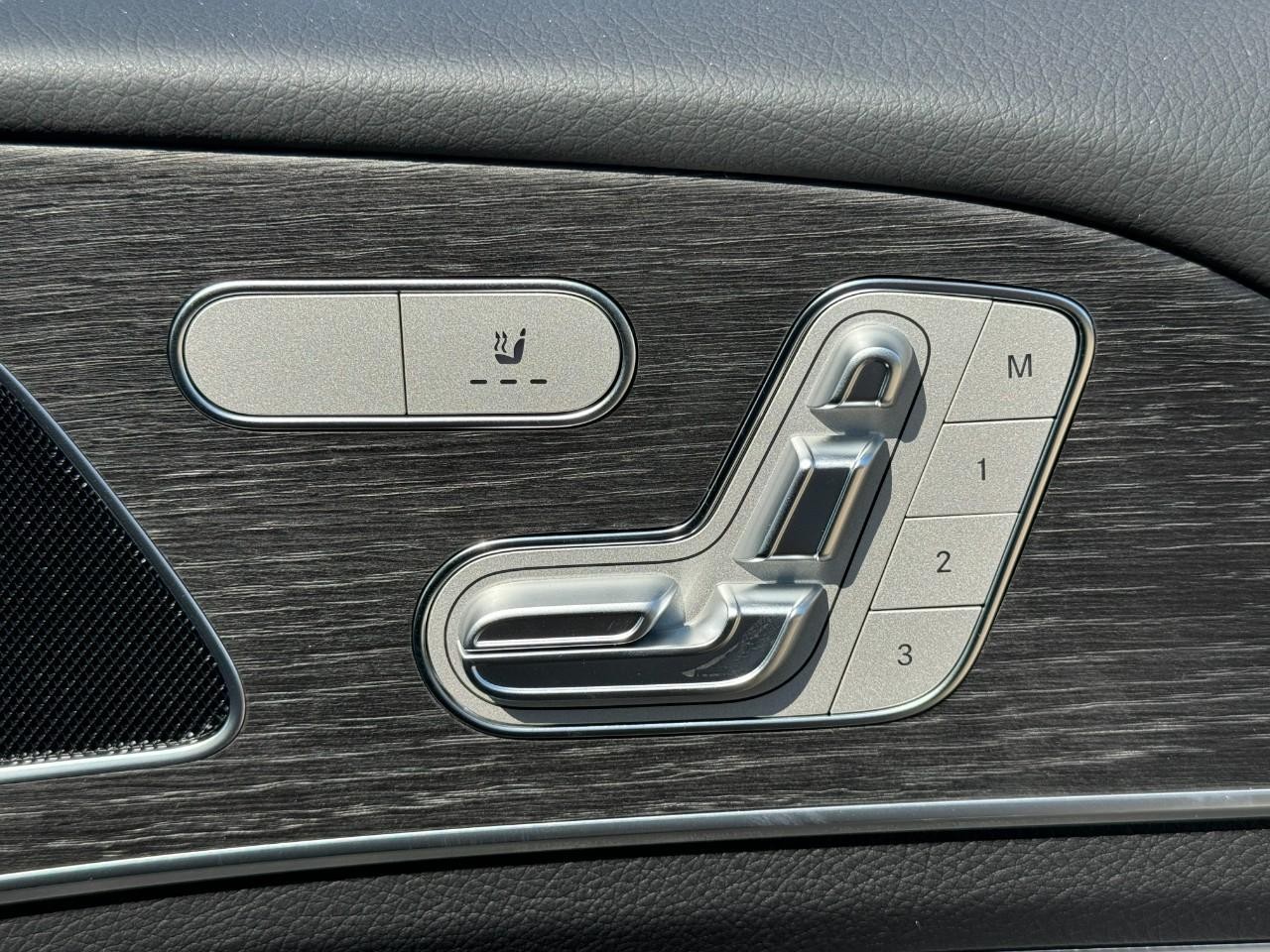 Mercedes-Benz GLE Vehicle Full-screen Gallery Image 21