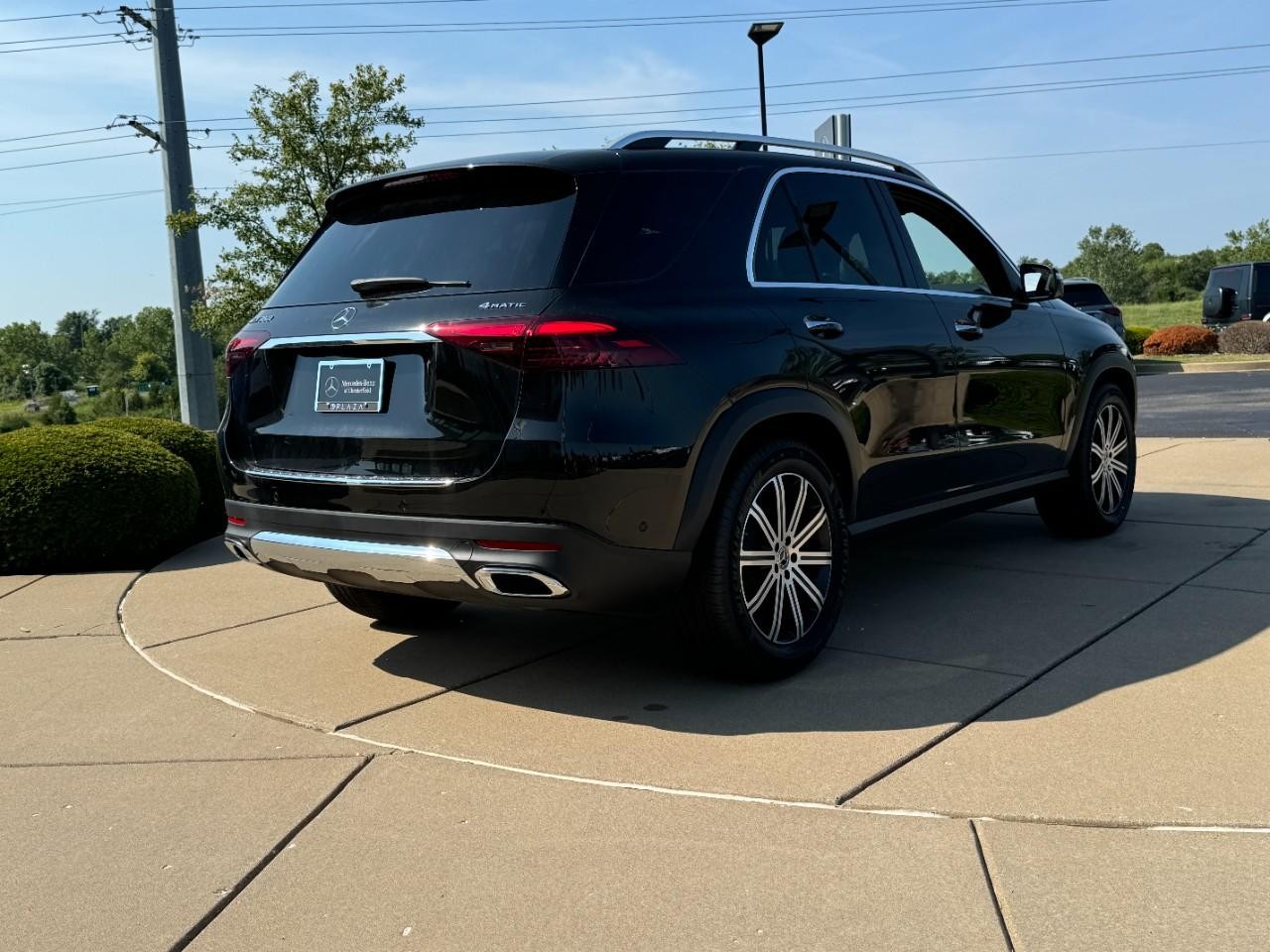 Mercedes-Benz GLE Vehicle Full-screen Gallery Image 4