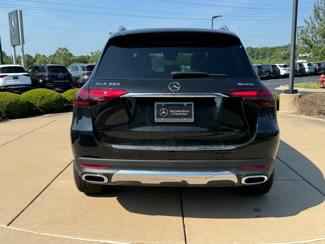 Mercedes-Benz GLE Vehicle Full-screen Gallery Image 9