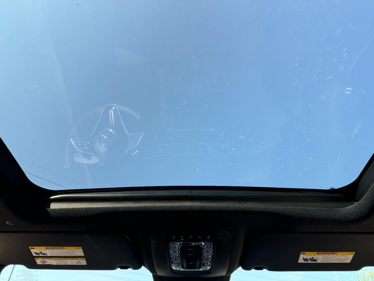 Mercedes-Benz GLE Vehicle Full-screen Gallery Image 11