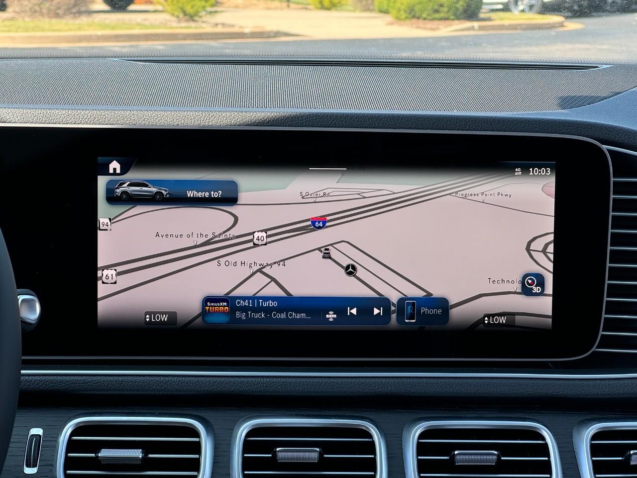 Mercedes-Benz GLE Vehicle Full-screen Gallery Image 14