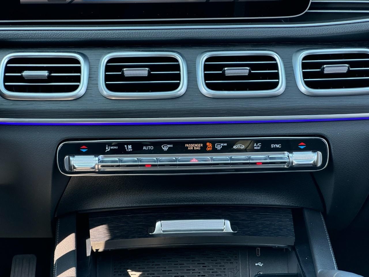 Mercedes-Benz GLE Vehicle Full-screen Gallery Image 15