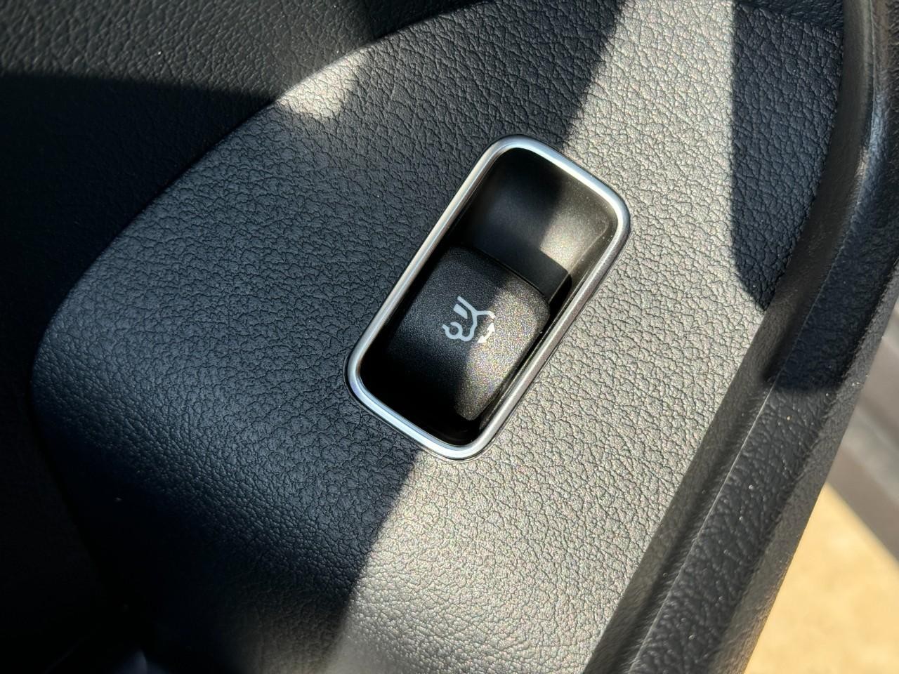 Mercedes-Benz GLE Vehicle Full-screen Gallery Image 27