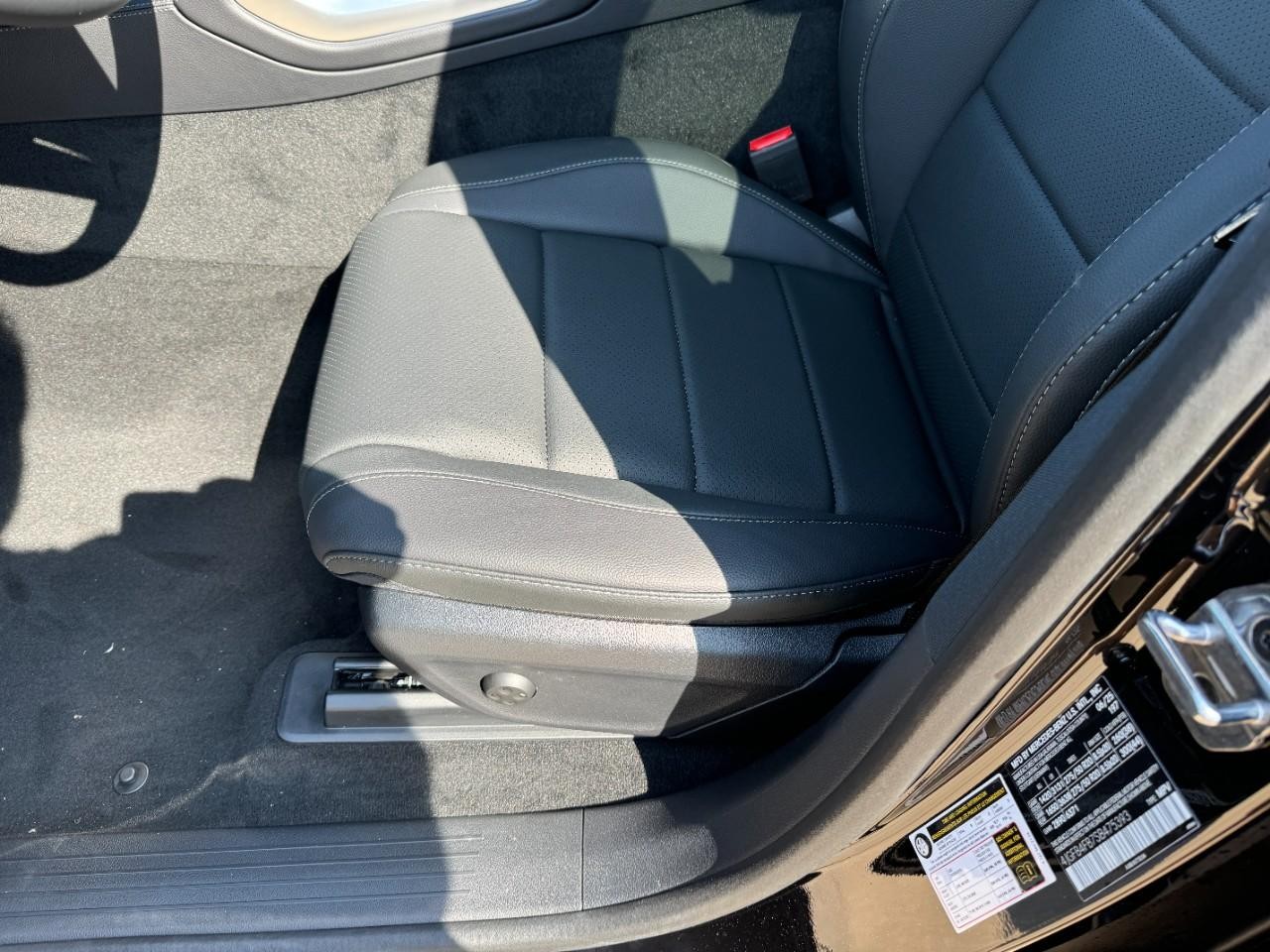 Mercedes-Benz GLE Vehicle Full-screen Gallery Image 29