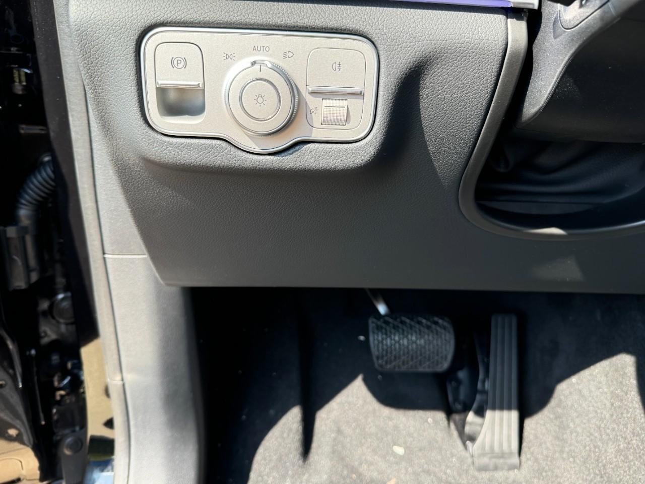 Mercedes-Benz GLE Vehicle Full-screen Gallery Image 31