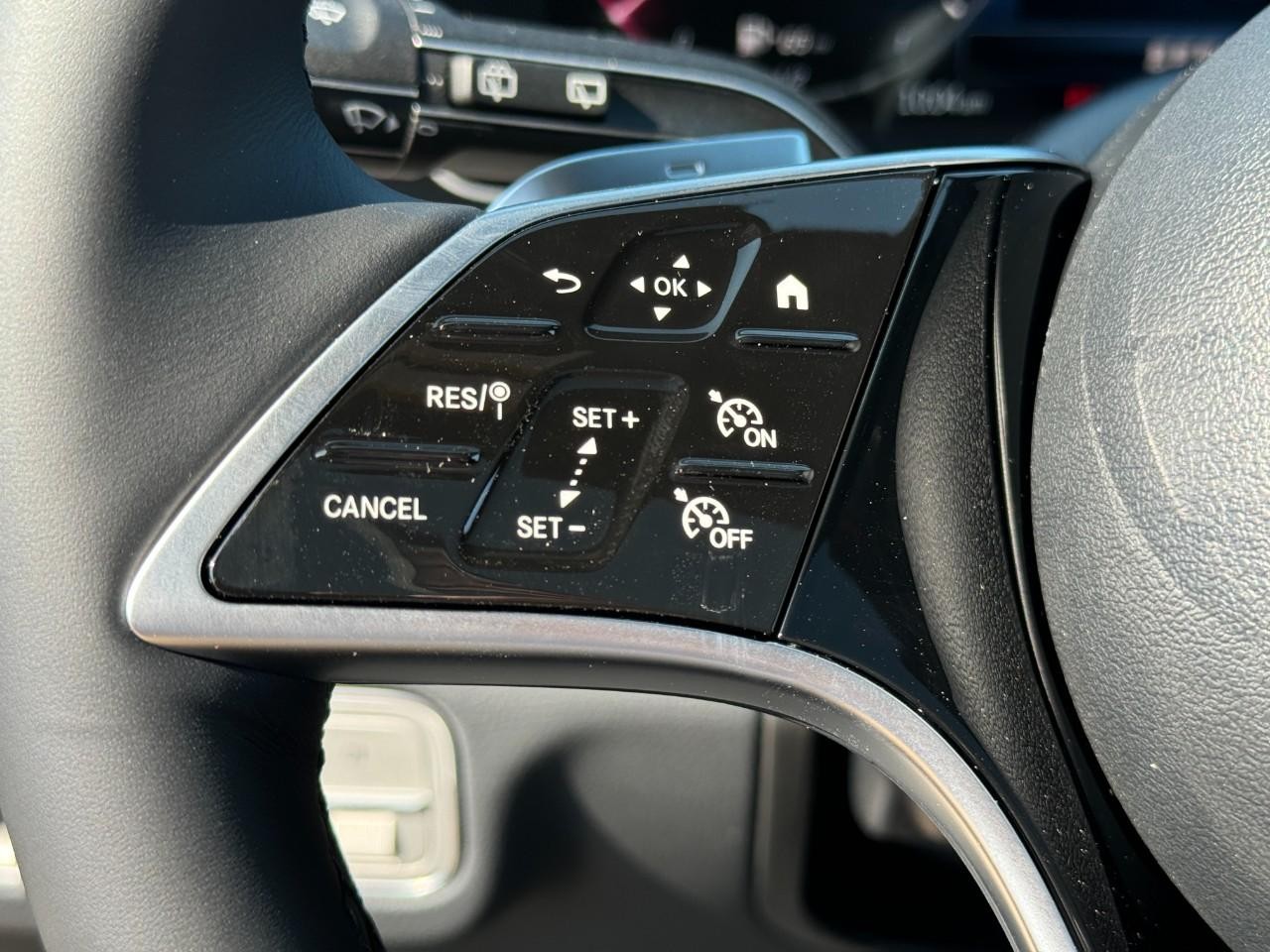 Mercedes-Benz GLE Vehicle Full-screen Gallery Image 32