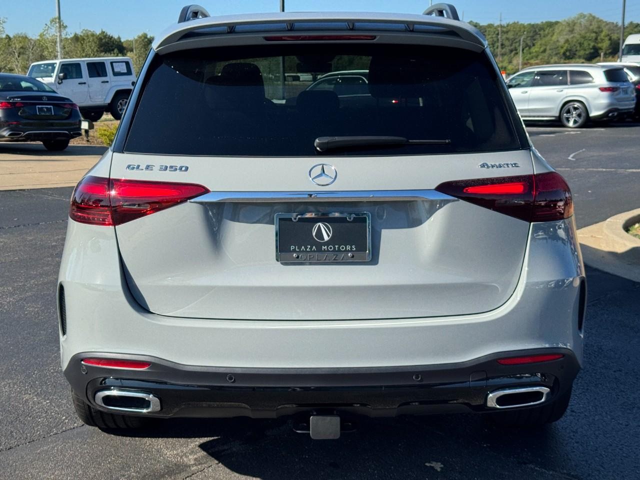 Mercedes-Benz GLE Vehicle Full-screen Gallery Image 4