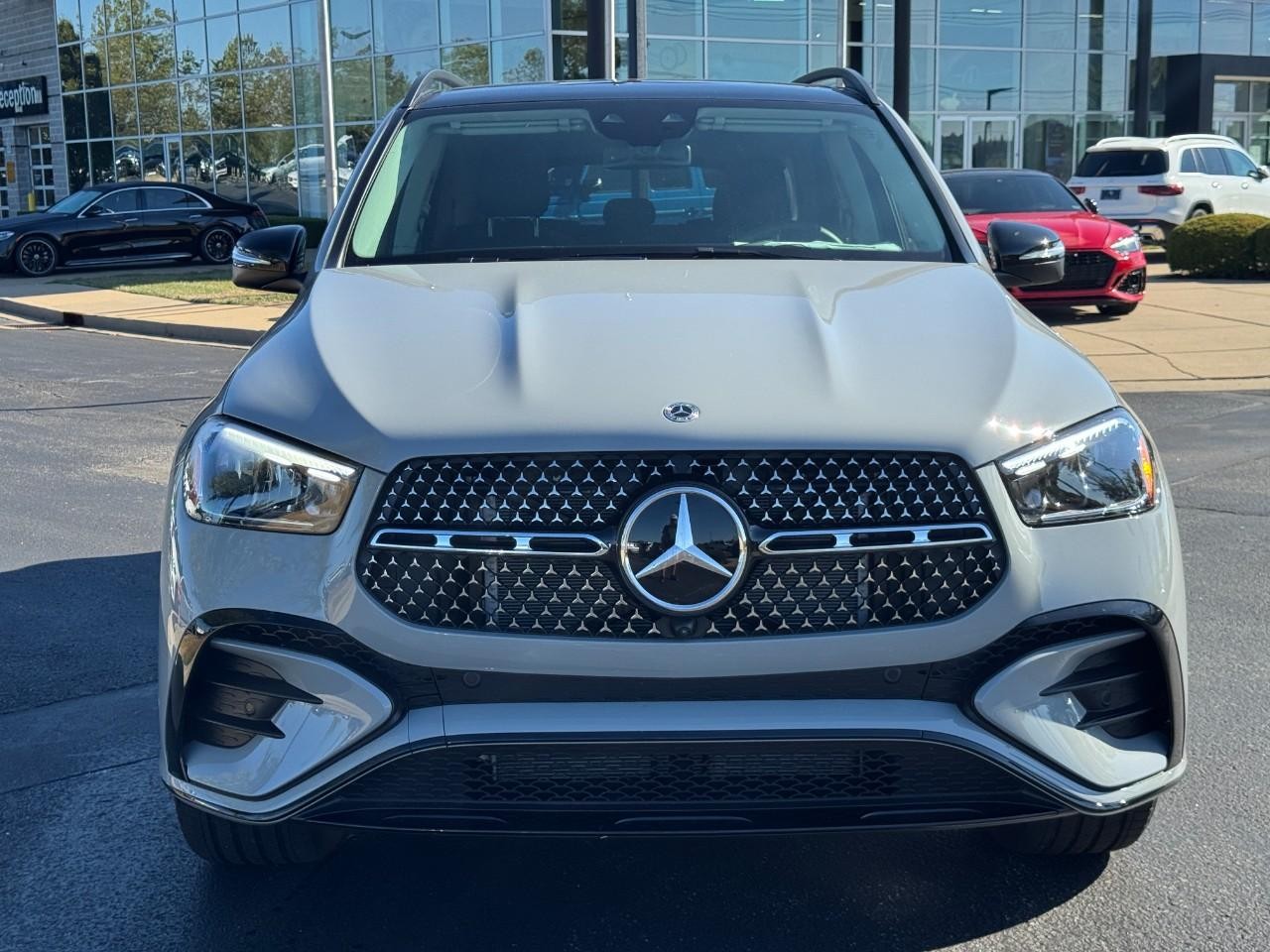 Mercedes-Benz GLE Vehicle Full-screen Gallery Image 8