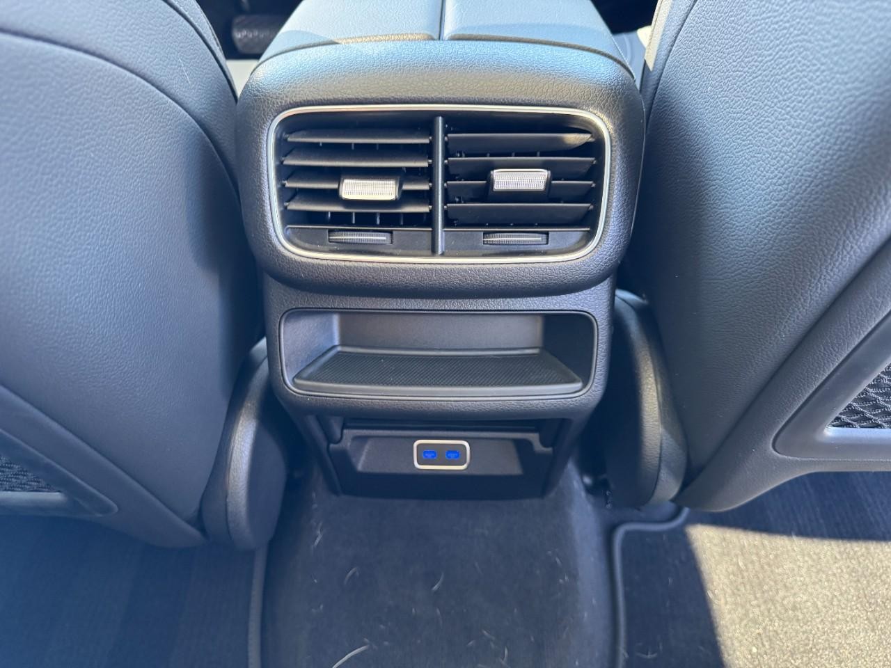 Mercedes-Benz GLE Vehicle Full-screen Gallery Image 19