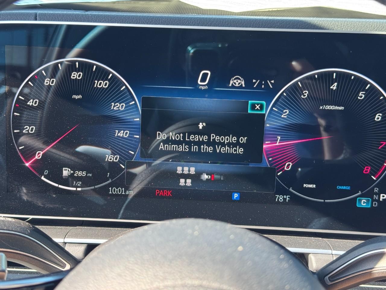 Mercedes-Benz GLE Vehicle Full-screen Gallery Image 23