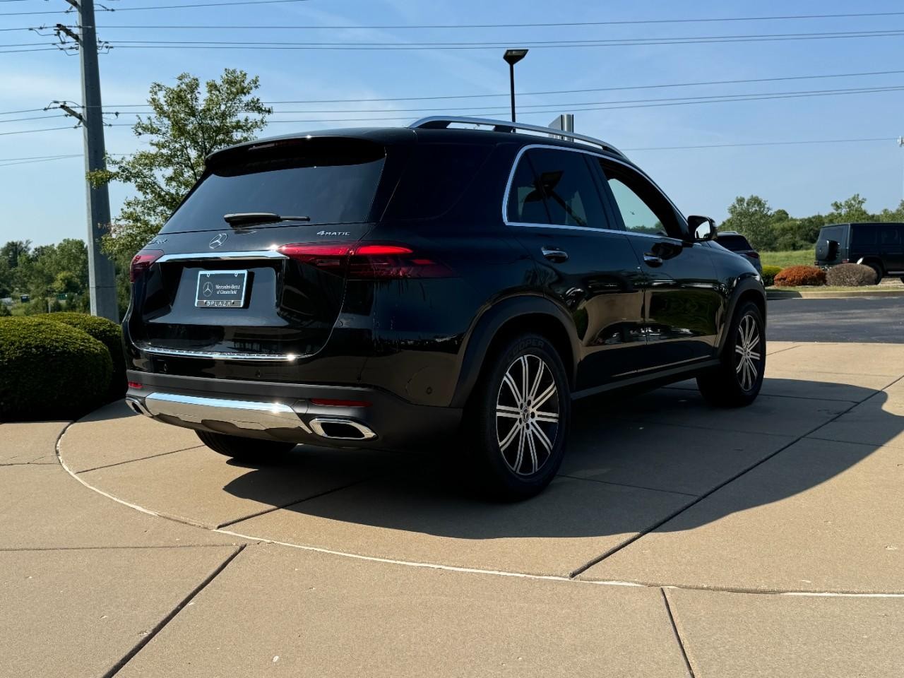 Mercedes-Benz GLE Vehicle Full-screen Gallery Image 4