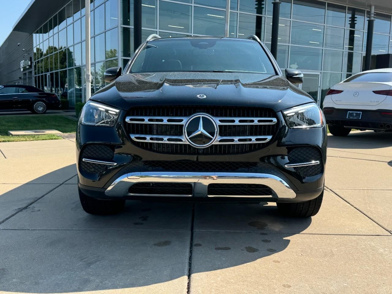 Mercedes-Benz GLE Vehicle Full-screen Gallery Image 7