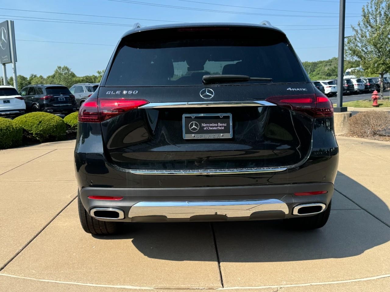 Mercedes-Benz GLE Vehicle Full-screen Gallery Image 9