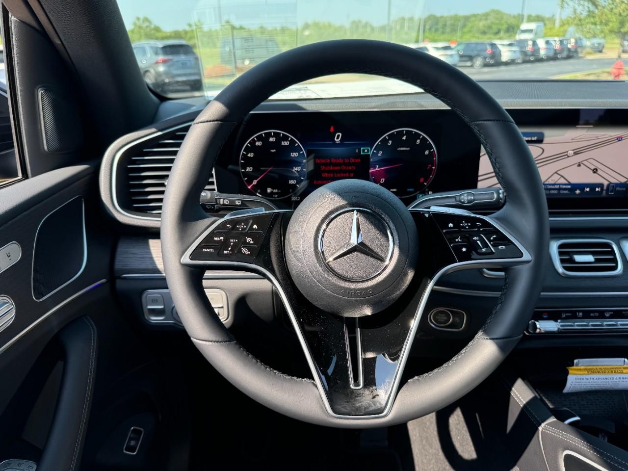 Mercedes-Benz GLE Vehicle Full-screen Gallery Image 13