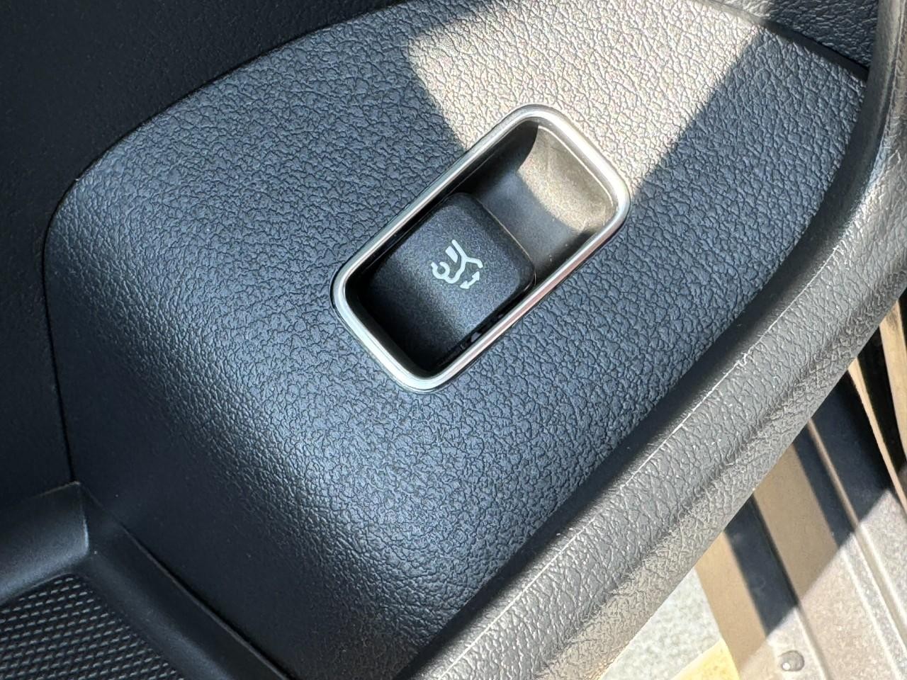 Mercedes-Benz GLE Vehicle Full-screen Gallery Image 27