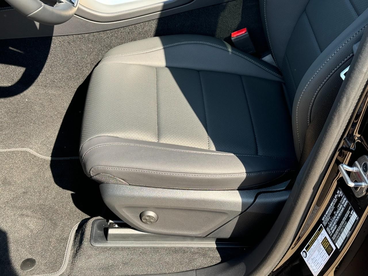 Mercedes-Benz GLE Vehicle Full-screen Gallery Image 29