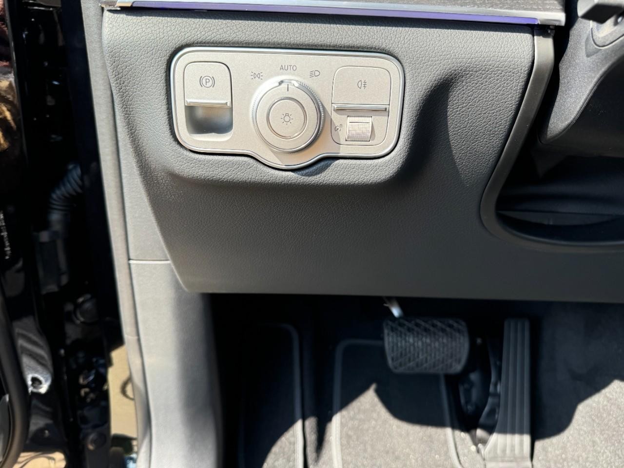 Mercedes-Benz GLE Vehicle Full-screen Gallery Image 31