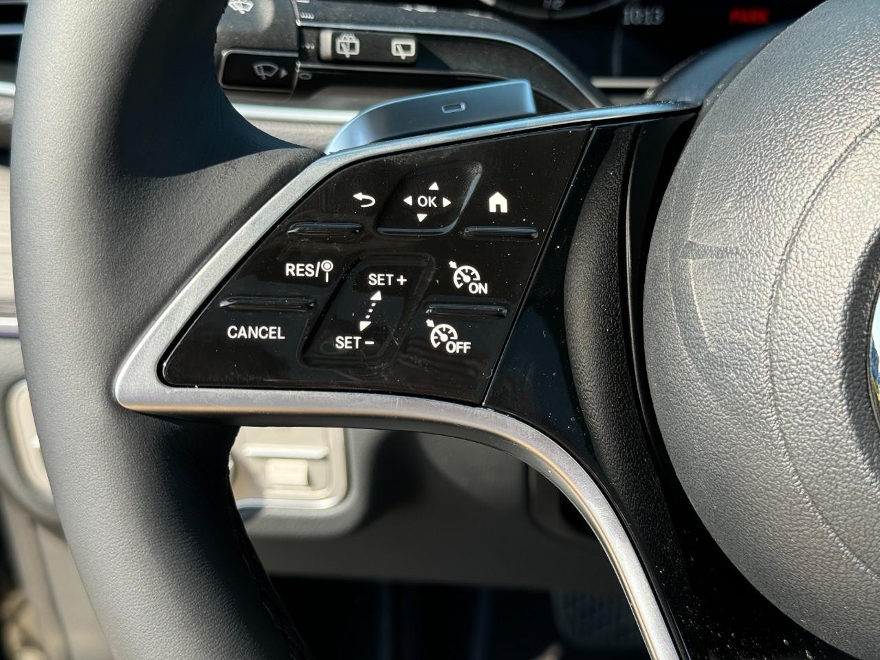 Mercedes-Benz GLE Vehicle Full-screen Gallery Image 32